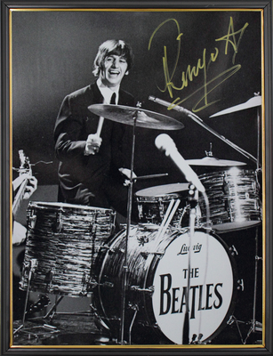 Фотография с автографом британского музыканта, барабанщика группы The Beatles Ринго Старра (Ringo Starr).